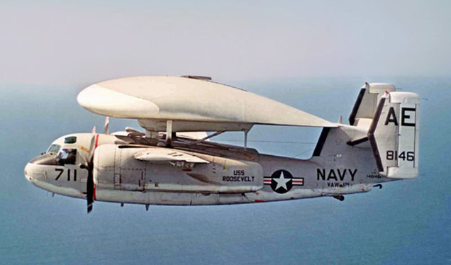 A Grumman E-1B Tracer of Carrier Airborne Early Warning Squadron 121 (VAW-121) in 1971 (US Navy)